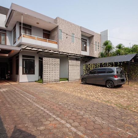 Reddoorz Plus Near Kelapa Dua Kebon Jeruk Jacarta Exterior foto
