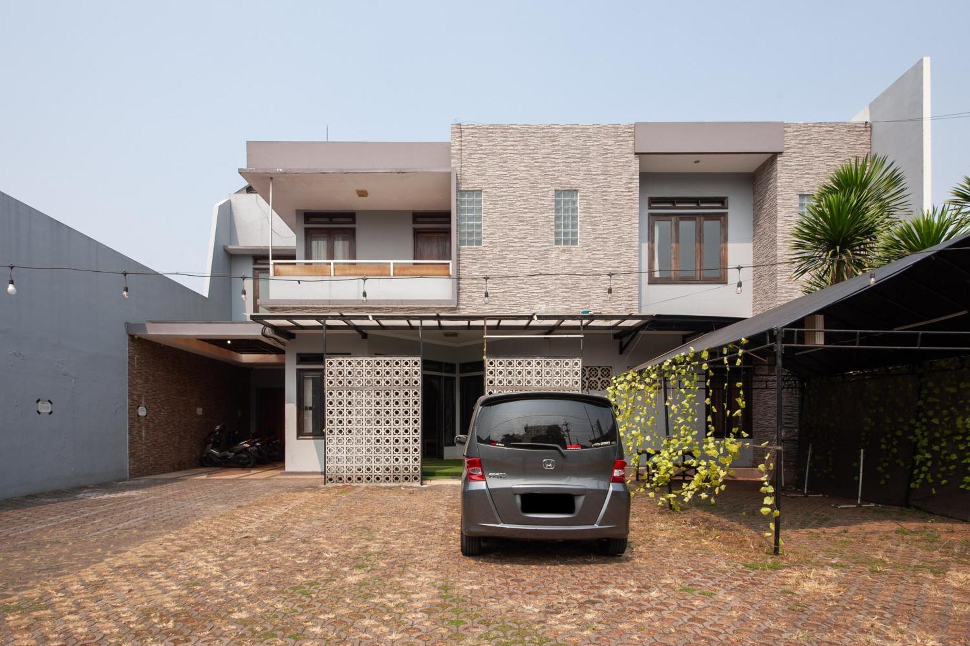 Reddoorz Plus Near Kelapa Dua Kebon Jeruk Jacarta Exterior foto