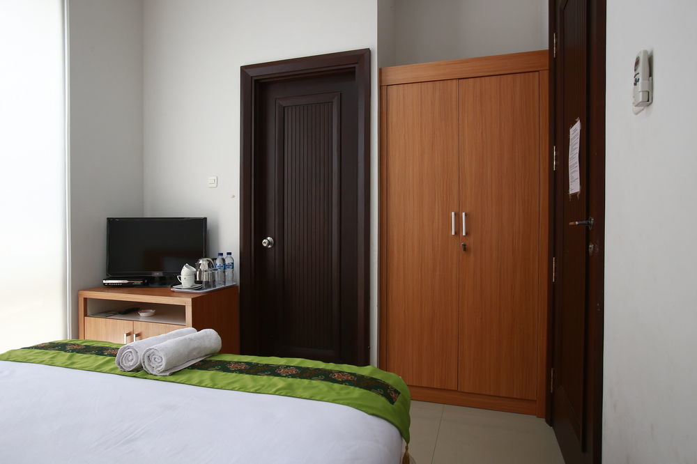 Reddoorz Plus Near Kelapa Dua Kebon Jeruk Jacarta Exterior foto