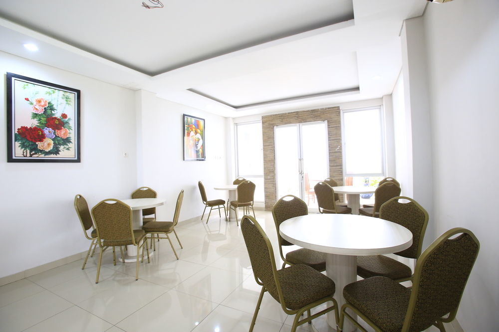 Reddoorz Plus Near Kelapa Dua Kebon Jeruk Jacarta Exterior foto