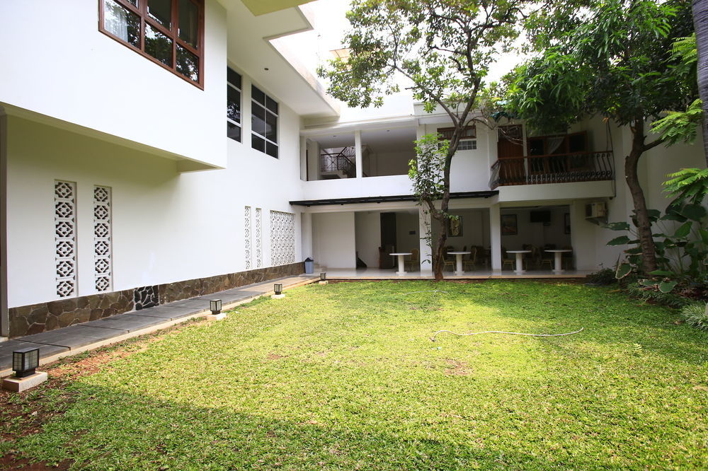 Reddoorz Plus Near Kelapa Dua Kebon Jeruk Jacarta Exterior foto