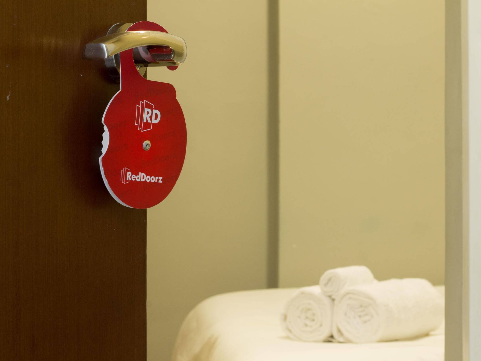 Reddoorz Plus Near Kelapa Dua Kebon Jeruk Jacarta Exterior foto
