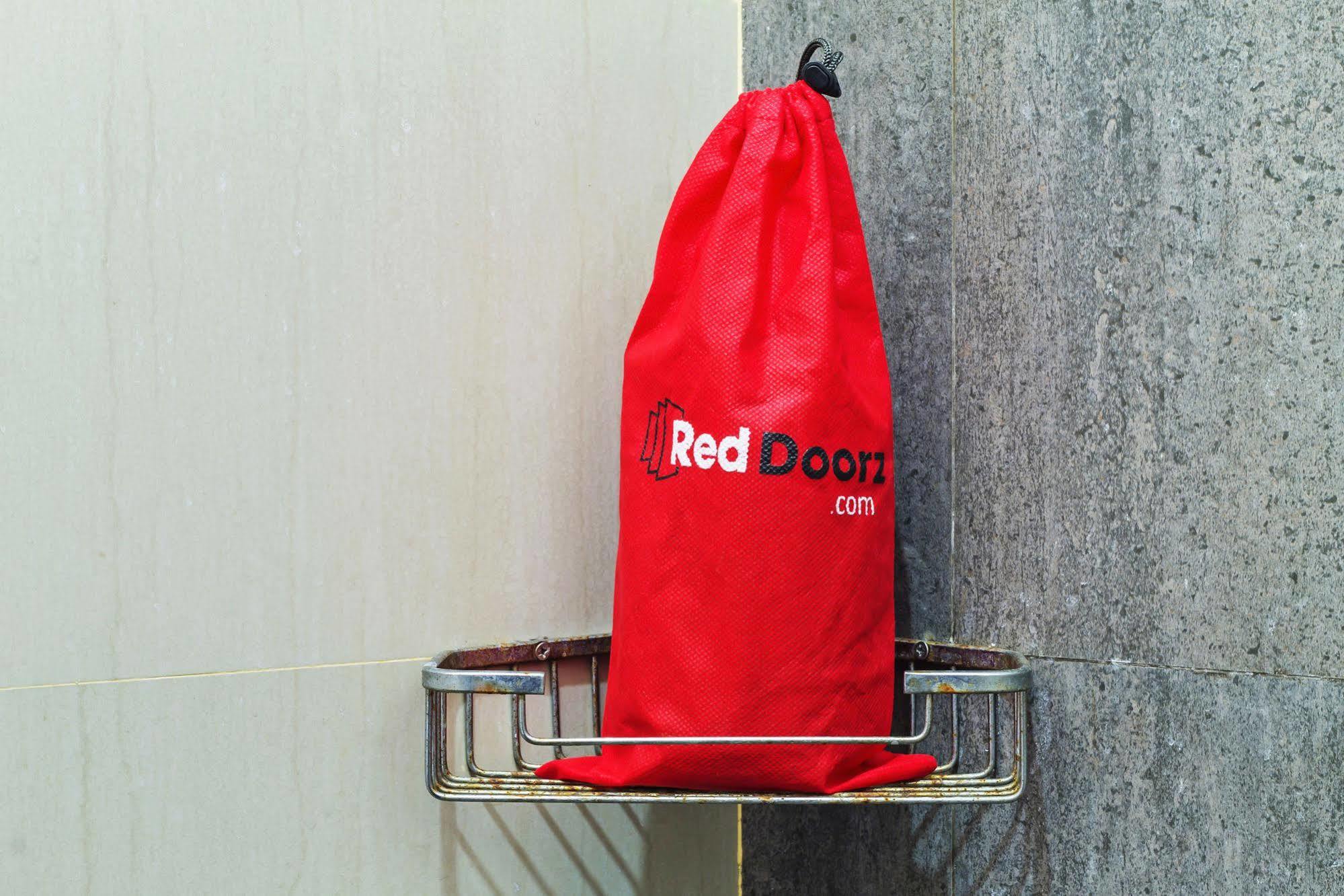 Reddoorz Plus Near Kelapa Dua Kebon Jeruk Jacarta Exterior foto